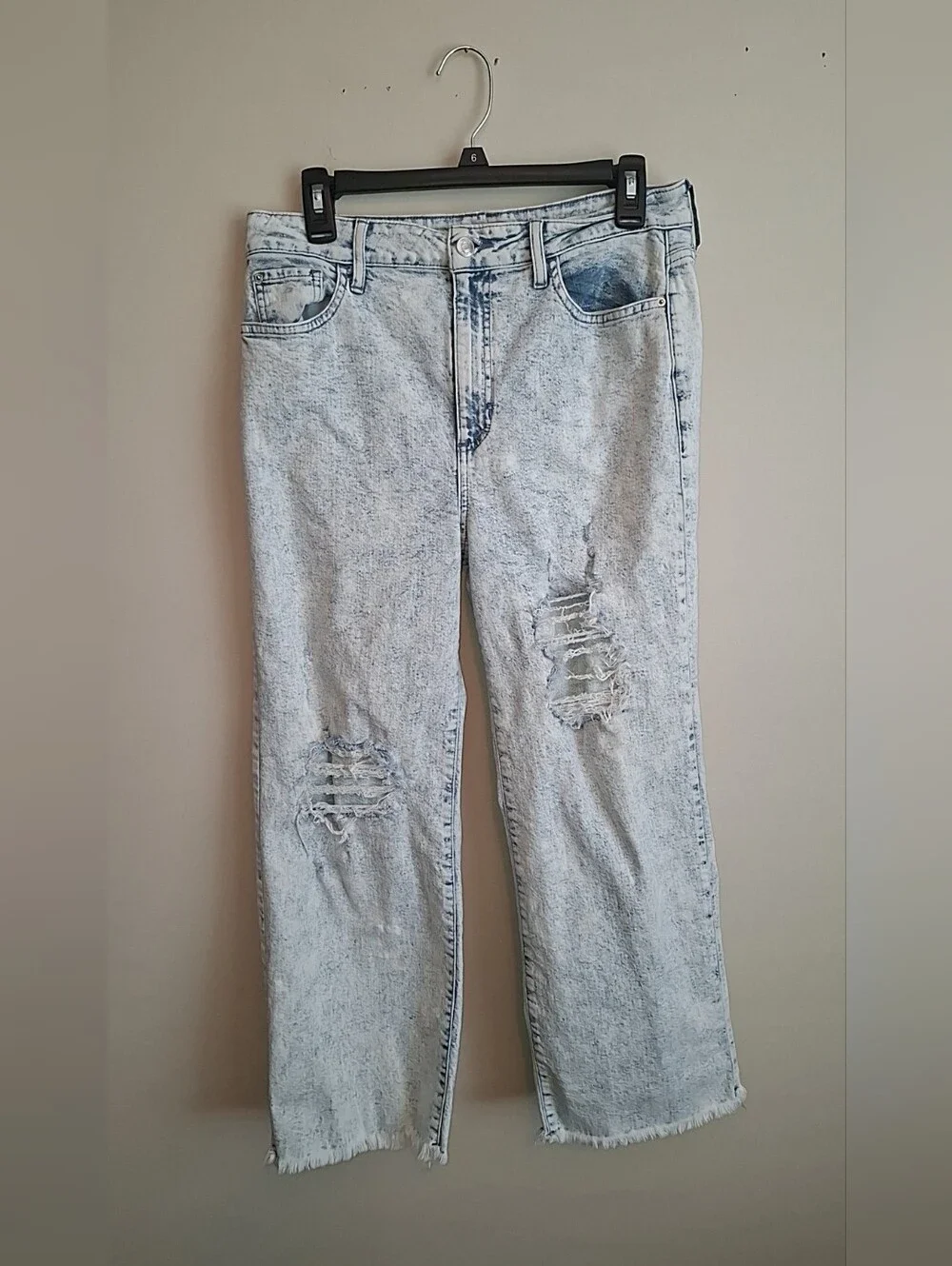 GUESS Womens Light Acid-Wash Straight Jeans - Light Gray Size 30